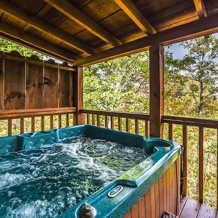 View! Cozy, Private, Fireplace, Hot Tub Log Cabin, Honeymoon! Sevierville Dış mekan fotoğraf