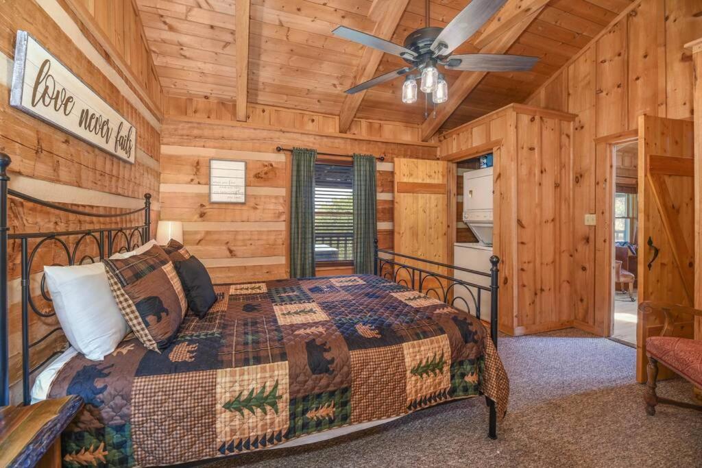 View! Cozy, Private, Fireplace, Hot Tub Log Cabin, Honeymoon! Sevierville Dış mekan fotoğraf