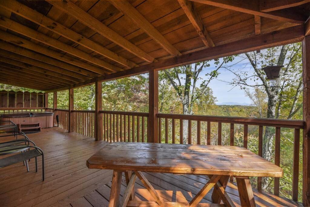 View! Cozy, Private, Fireplace, Hot Tub Log Cabin, Honeymoon! Sevierville Dış mekan fotoğraf
