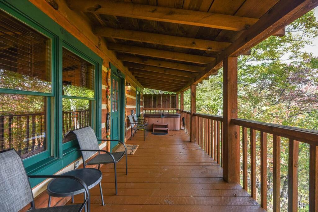 View! Cozy, Private, Fireplace, Hot Tub Log Cabin, Honeymoon! Sevierville Dış mekan fotoğraf
