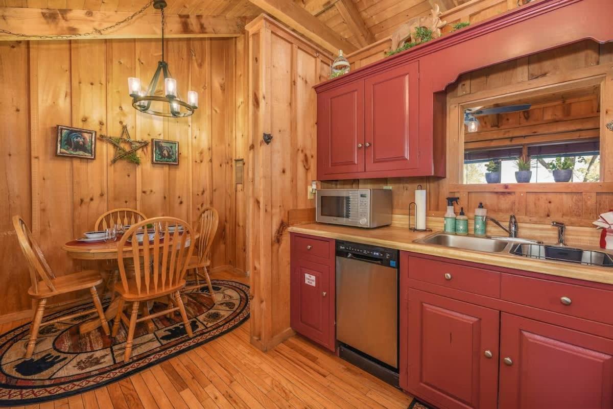 View! Cozy, Private, Fireplace, Hot Tub Log Cabin, Honeymoon! Sevierville Dış mekan fotoğraf