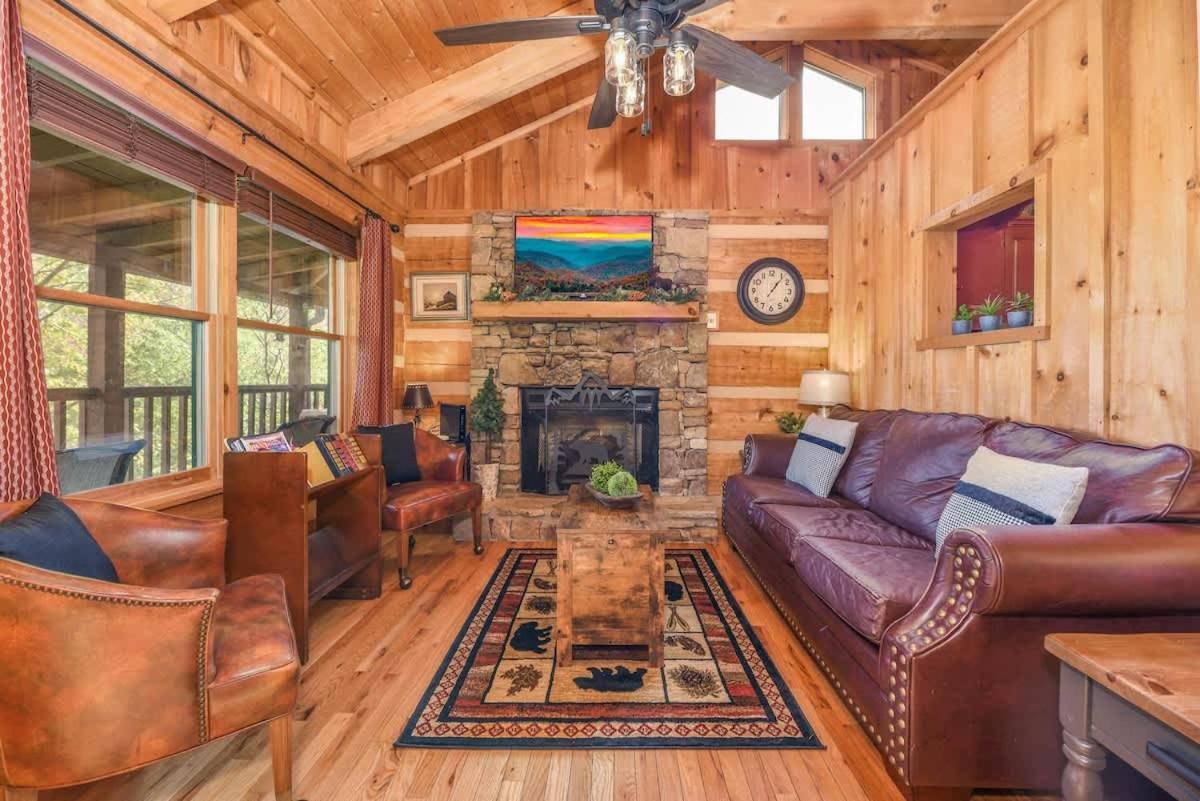 View! Cozy, Private, Fireplace, Hot Tub Log Cabin, Honeymoon! Sevierville Dış mekan fotoğraf