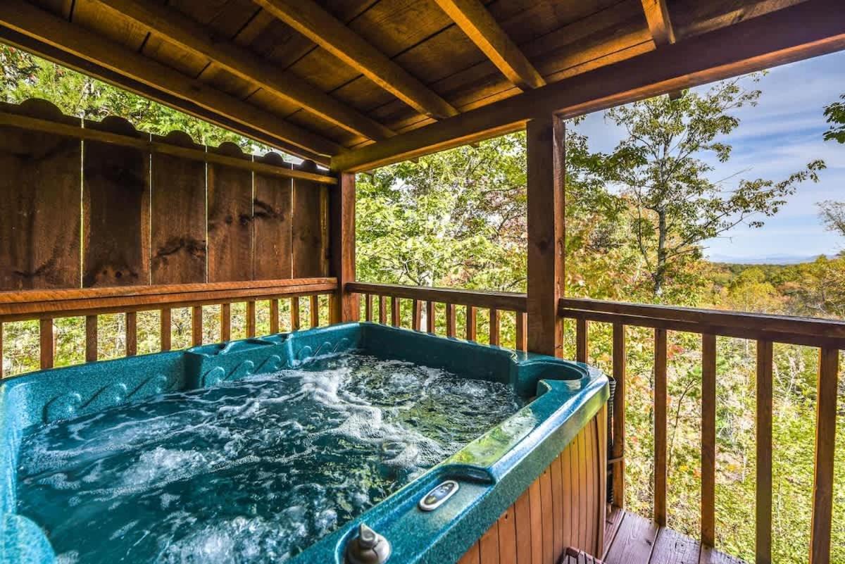 View! Cozy, Private, Fireplace, Hot Tub Log Cabin, Honeymoon! Sevierville Dış mekan fotoğraf