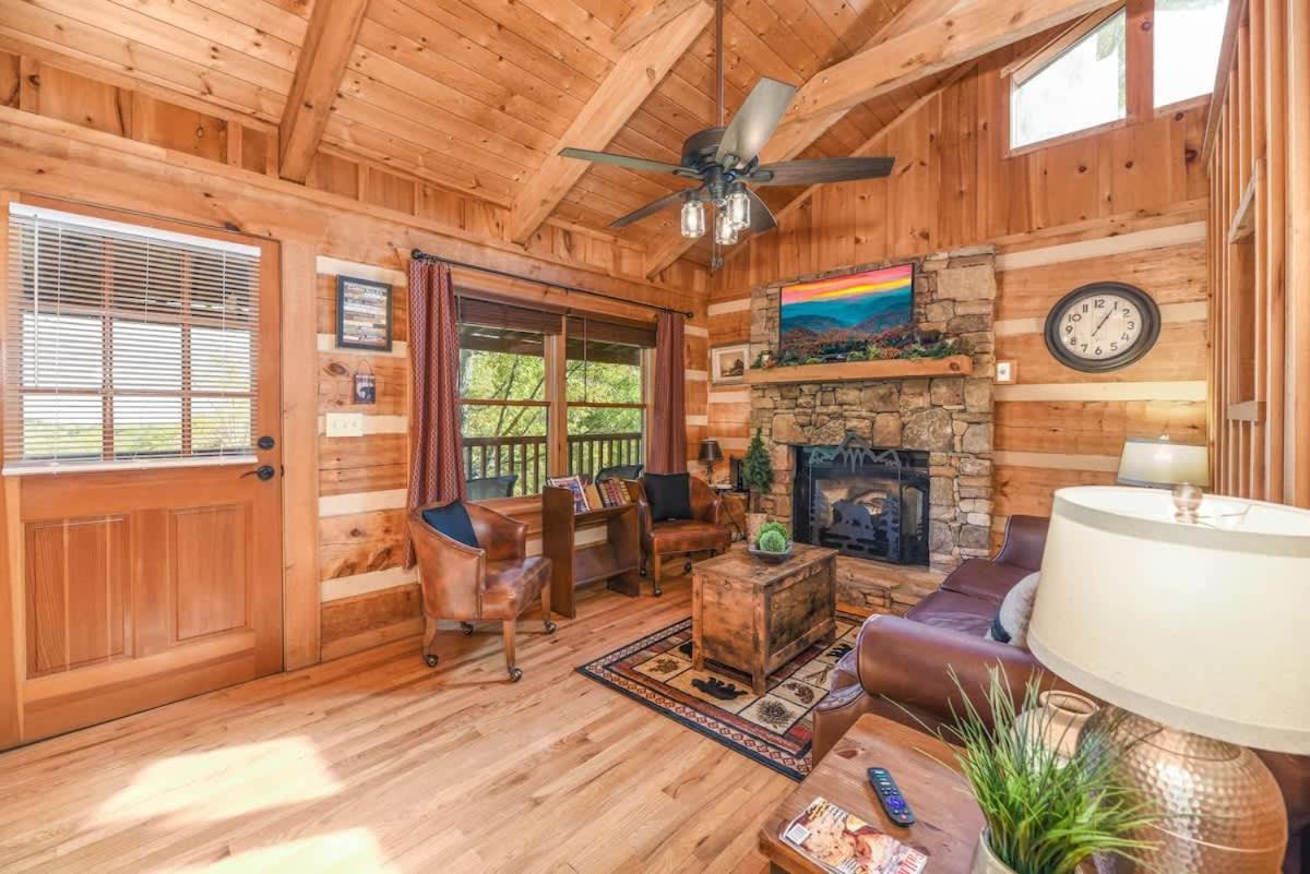 View! Cozy, Private, Fireplace, Hot Tub Log Cabin, Honeymoon! Sevierville Dış mekan fotoğraf