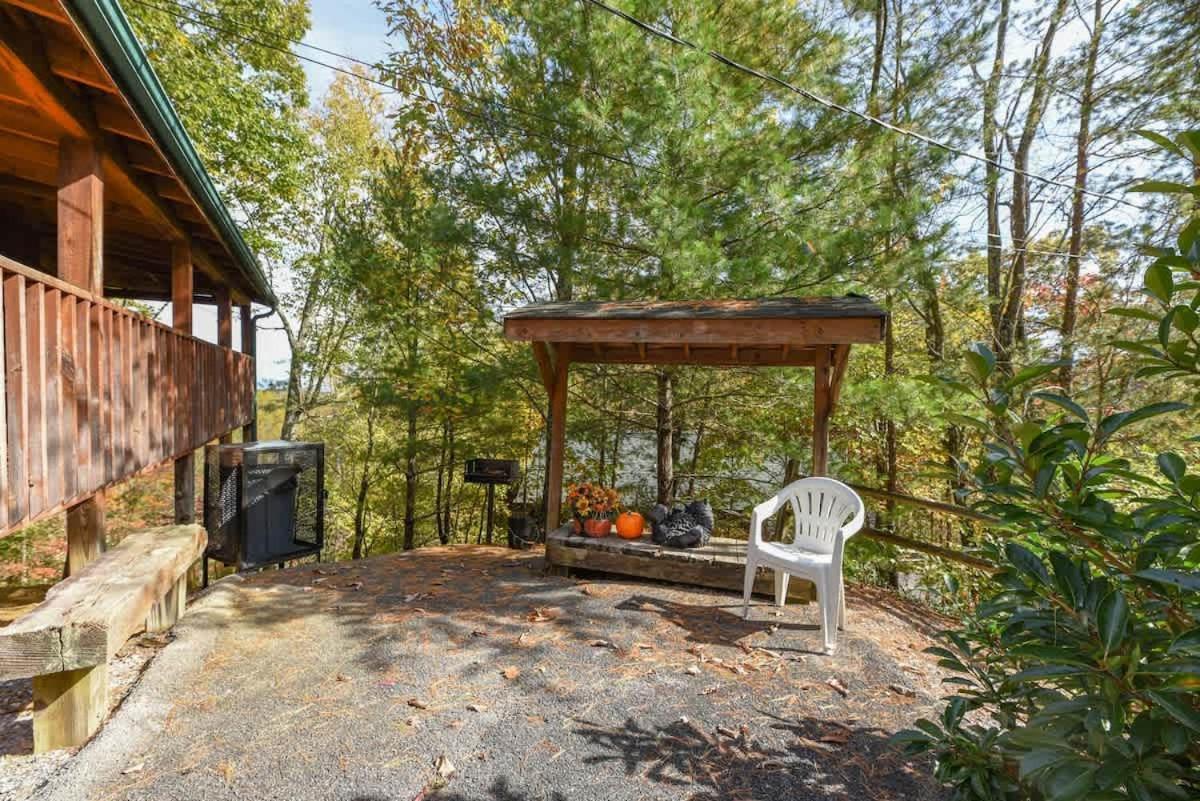 View! Cozy, Private, Fireplace, Hot Tub Log Cabin, Honeymoon! Sevierville Dış mekan fotoğraf